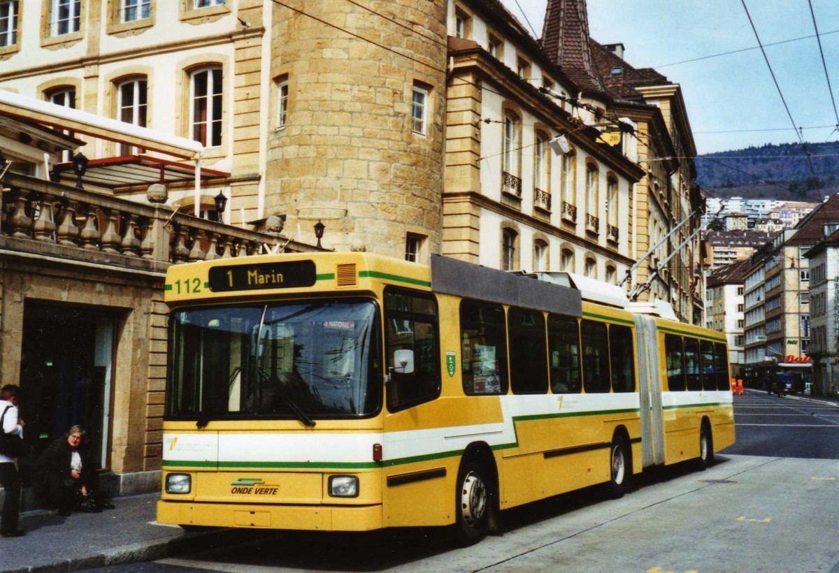 (125'218) - TN Neuch�tel - Nr. 112 - NAW/Hess Gelenktrolleybus am 22. M�rz 2010 in Neuch�tel, Place Pury