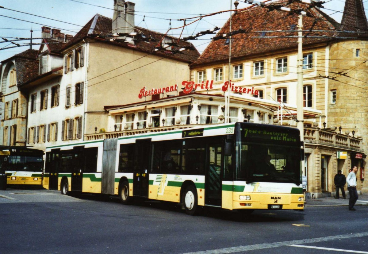 (125'219) - TN Neuch�tel - Nr. 235/NE 111'235 - MAN am 22. M�rz 2010 in Neuch�tel, Place Pury