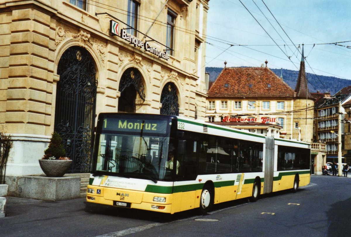 (125'223) - TN Neuch�tel - Nr. 232/NE 15'432 - MAN am 22. M�rz 2010 in Neuch�tel, Place Pury