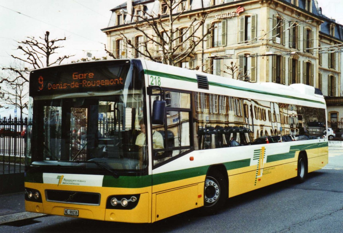 (125'227) - TN Neuch�tel - Nr. 218/NE 99'218 - Volvo am 22. M�rz 2010 in Neuch�tel, Place Pury