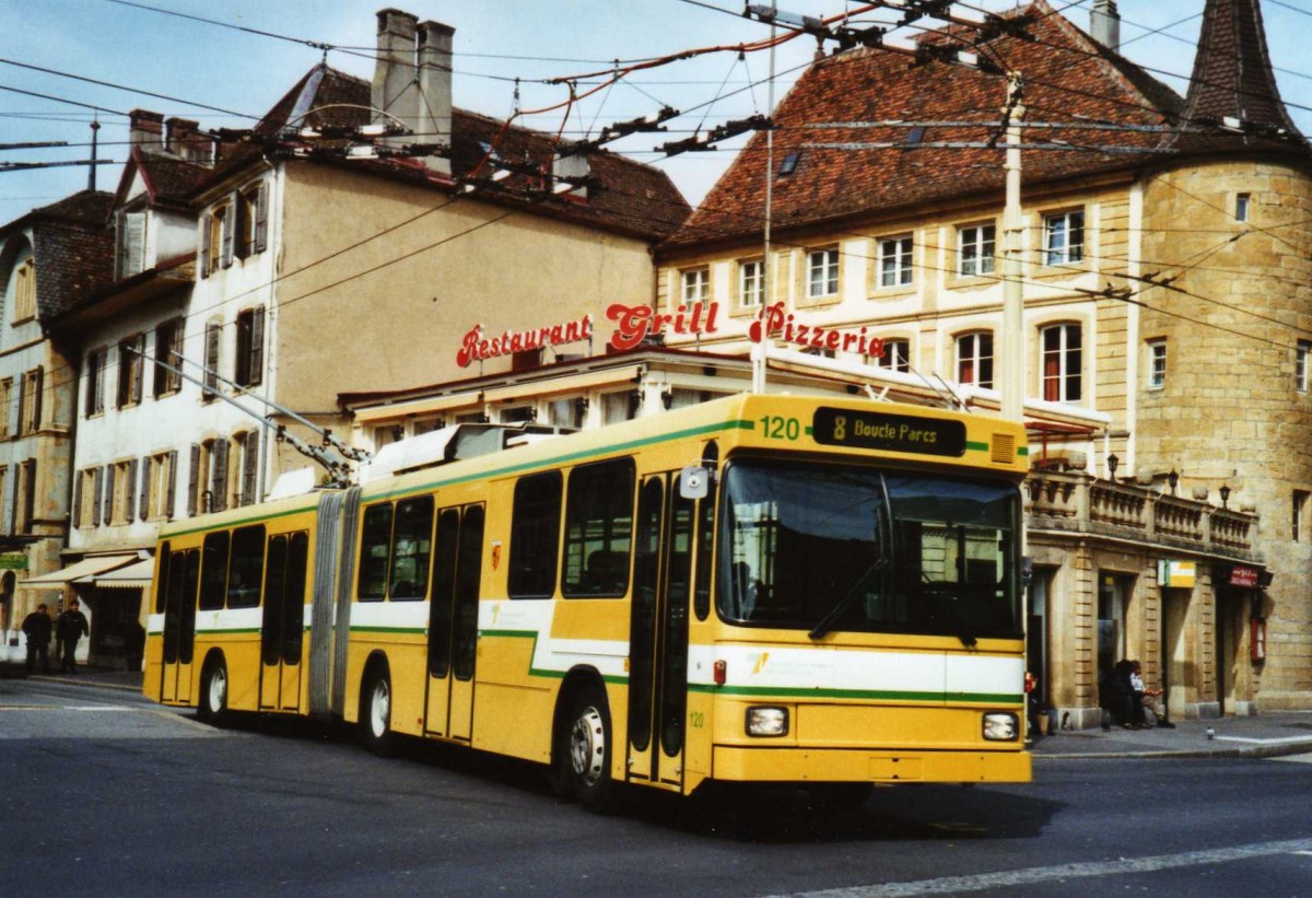 (125'228) - TN Neuch�tel - Nr. 120 - NAW/Hess Gelenktrolleybus am 22. M�rz 2010 in Neuch�tel, Place Pury