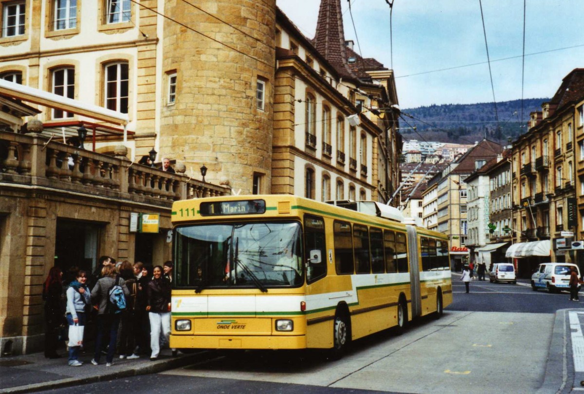 (125'236) - TN Neuch�tel - Nr. 111 - NAW/Hess Gelenktrolleybus am 22. M�rz 2010 in Neuch�tel, Place Pury