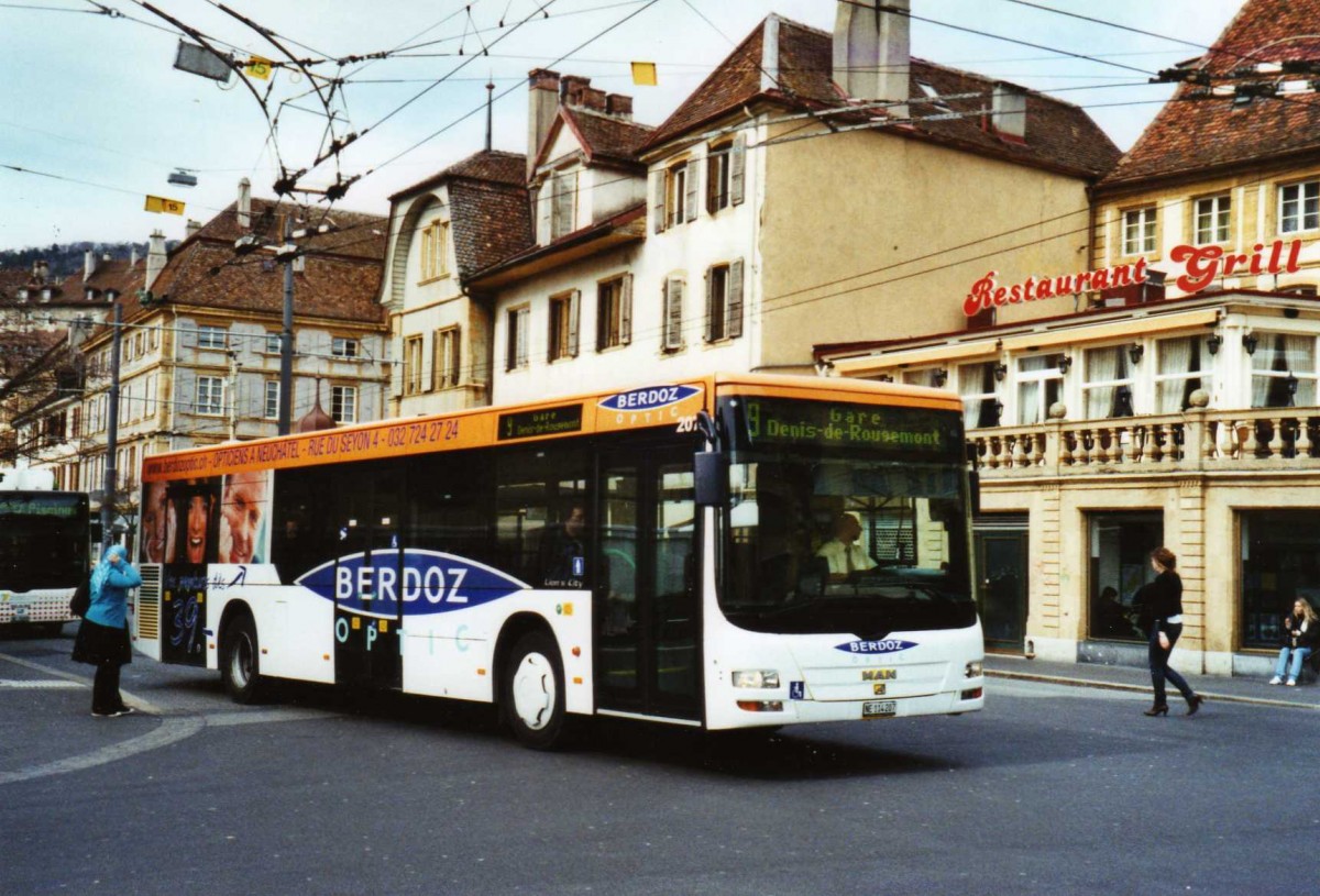 (125'237) - TN Neuch�tel - Nr. 207/NE 114'207 - MAN am 22. M�rz 2010 in Neuch�tel, Place Pury