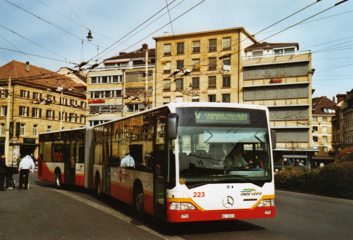 (125'303) - VR La Chaux-de-Fonds - Nr. 223/NE 30'223 - Mercedes am 22. M�rz 2010 in Neuch�tel, Place Pury