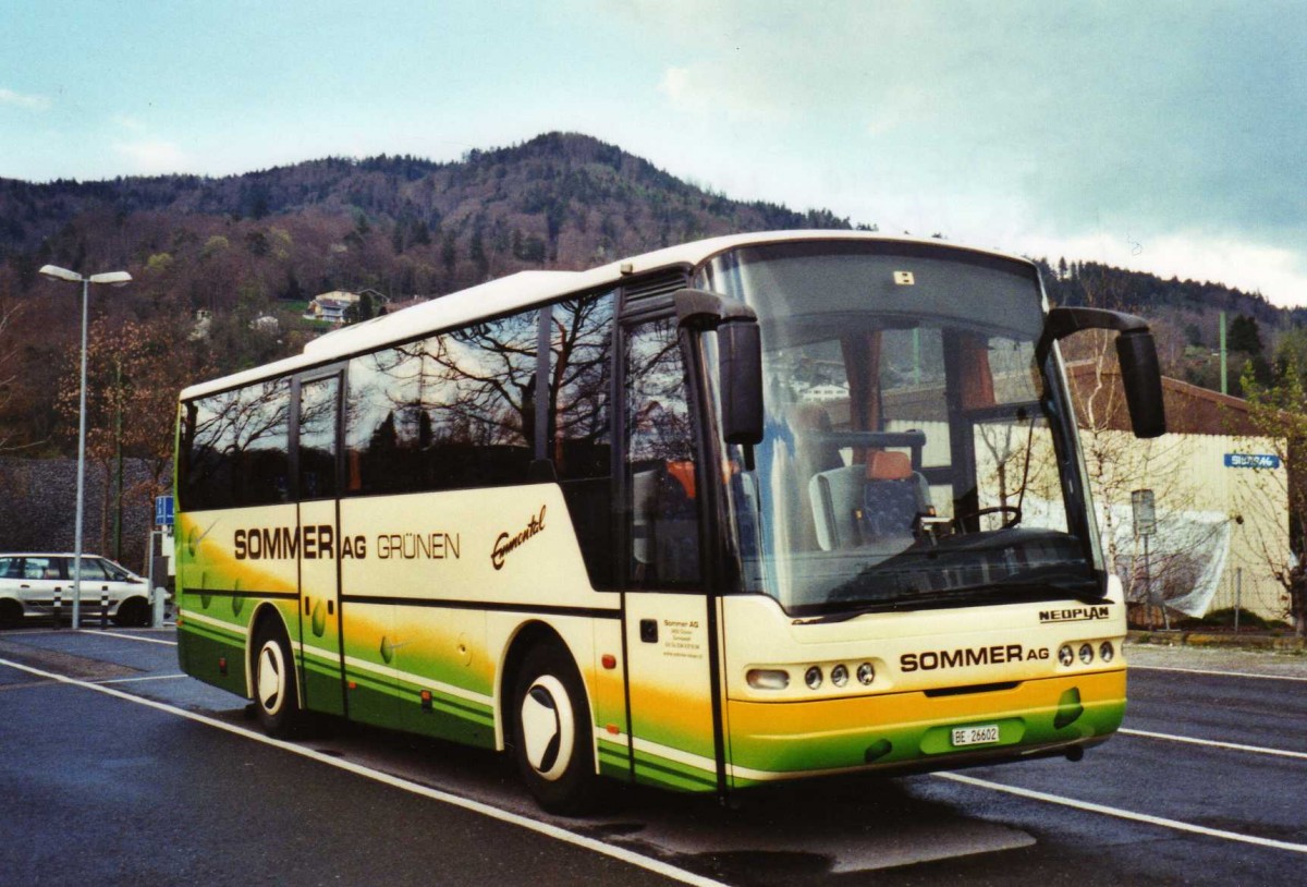 (125'523) - Sommer, Gr�nen - BE 26'602 - Neoplan am 20. April 2010 in Thun, Seestrasse