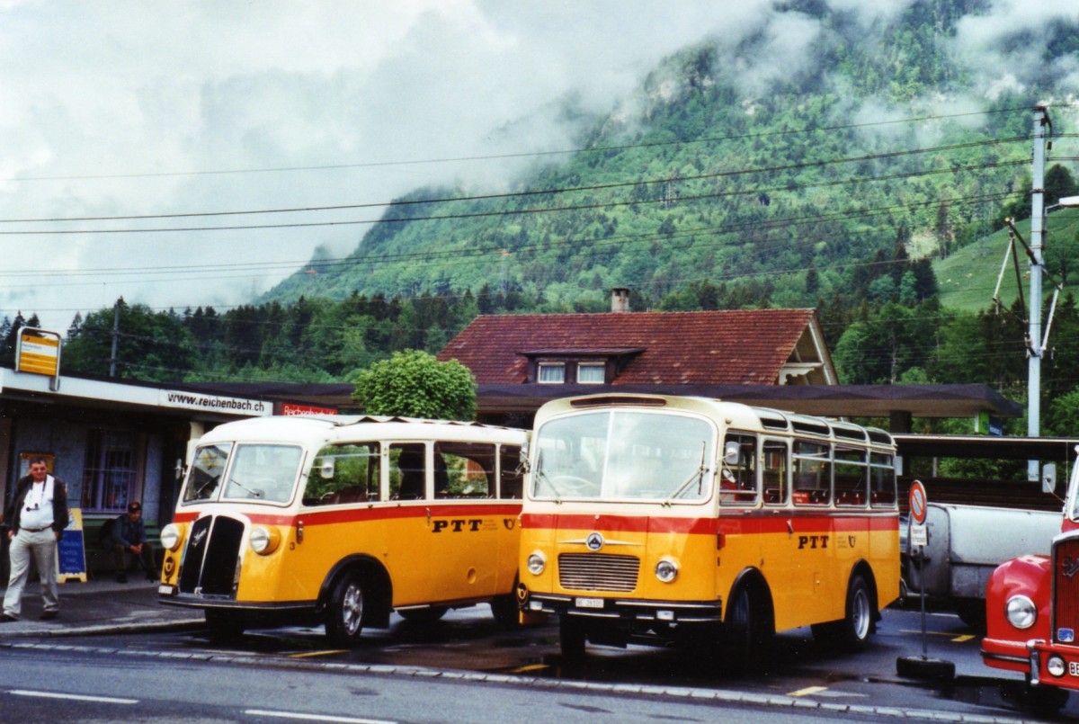 (126'611) - Schmid, Th�rishaus - Nr. 3/BE 26'760 - Saurer/Gangloff (ex Geiger, Adelboden Nr. 3) + Nr. 9/BE 26'105 - Saurer/R&J (ex Geiger, Adelboden Nr. 9) am 29. Mai 2010 beim Bahnhof Reichenbach