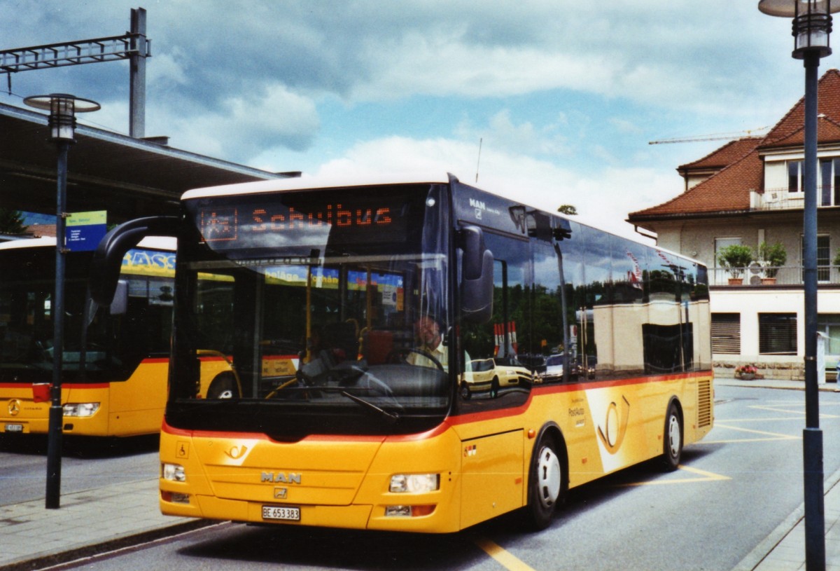 (126'735) - PostAuto Bern - BE 653'383 - MAN/G�ppel am 31. Mai 2010 beim Bahnhof Spiez