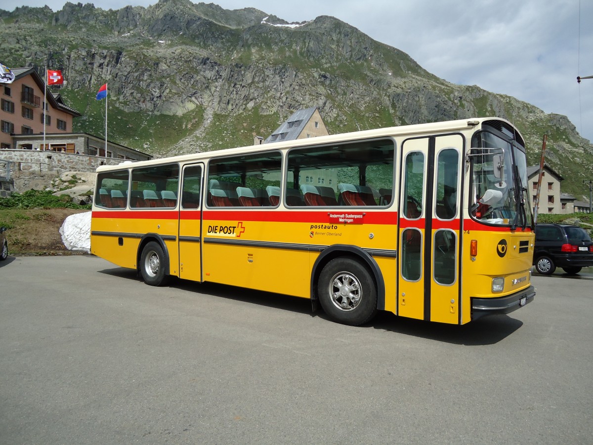 (127'595) - AVG Meiringen - Nr.74/BE 607'481 - Saurer/R&J (ex P 24'357) am 4. Juli 2010 in Gotthard, Passh�he