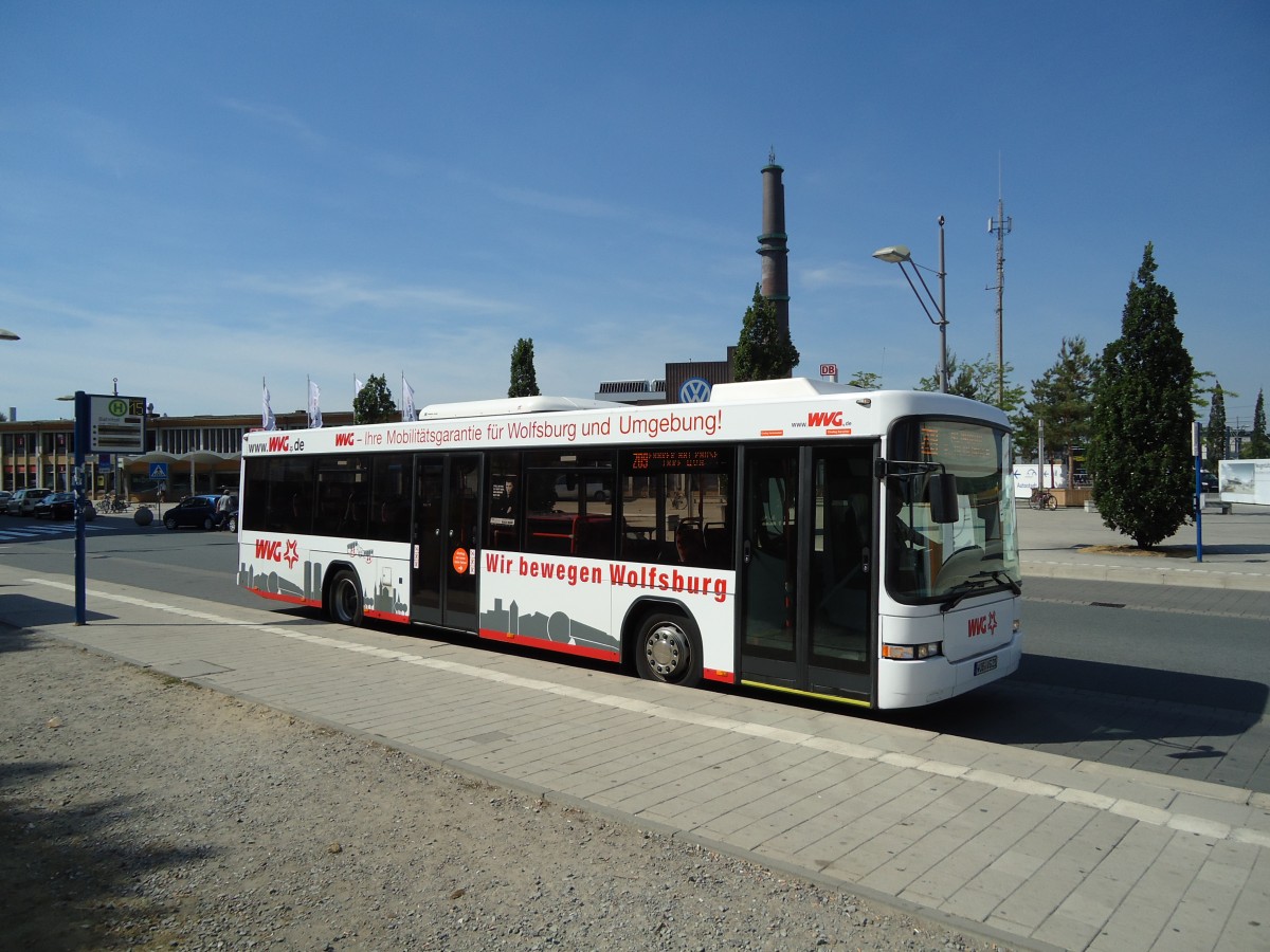 (127'757) - WVG Wolfsburg - Nr. 421/WOB-VG 21 - Scania/Hess am 8. Juli 2010 beim Hauptbahnhof Wolfsburg