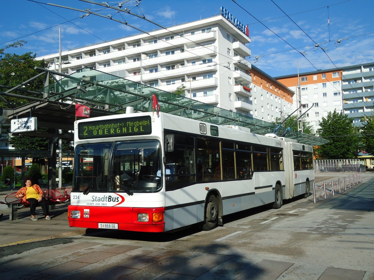 (128'330) - StadtBus, Salzburg - Nr. 234/S 868 EE - Gr�f&Stift Gelenktrolleybus (ex Nr. 9574) am 8. August 2010 beim Bahnhof Salzburg
