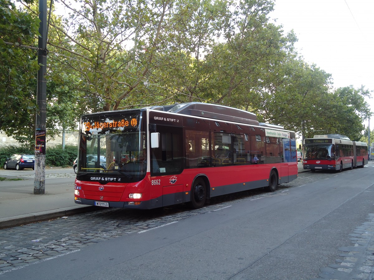 (128'439) - Wiener Linien - Nr. 8662/W 2111 LO - Gr�f&Stift am 9. August 2010 in Wien, Heiligenstadt