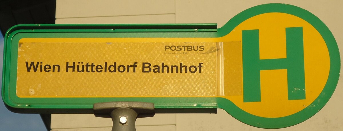 (128'452) - PostBus-Haltestellenschild - Wien, H�tteldorf Bahnhof - am 9. August 2010