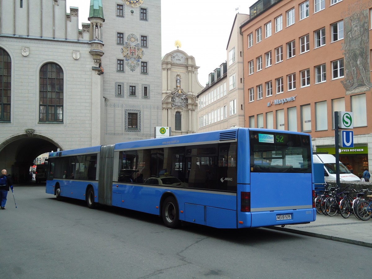 (128'599) - MVG M�nchen - Nr. 5015/M-VB 5015 - MAN am 11. August 2010 in M�nchen, Marienplatz