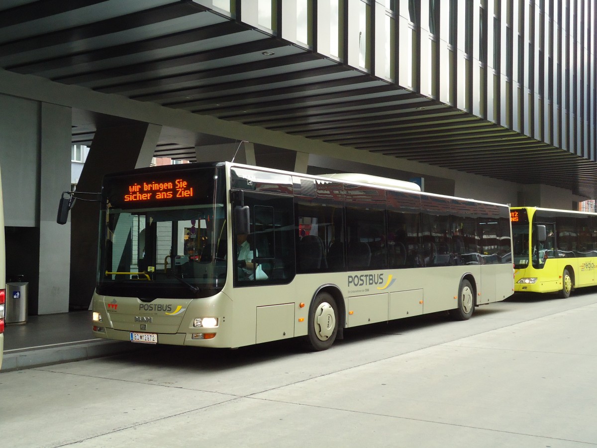(128'632) - PostBus - BD 12'972 - MAN am 11. August 2010 beim Bahnhof Innsbruck