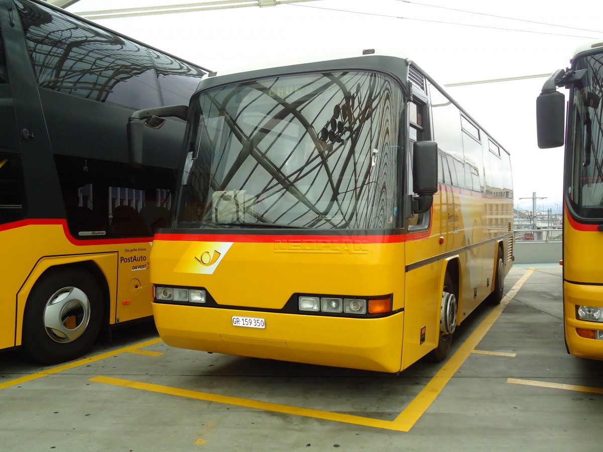 (128'697) - PostAuto Graub�nden - GR 159'350 - Neoplan (ex P 23'712) am 13. August 2010 in Chur, Postautostation