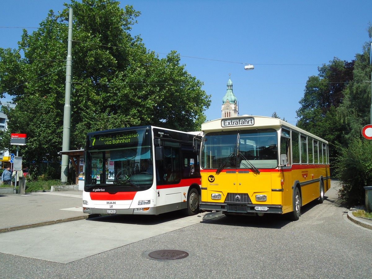 (128'863) - St. Gallerbus, St. Gallen - Nr. 281/SG 198'281 - MAN + Osthues, Teufen - Nr. 15/AR 17'057 - Saurer/Leyland-Hess (ex AVG Grindelwald Nr. 15; ex RhV Altst�tten Nr. 42) am 21. August 2010 in St. Gallen, Neudorf