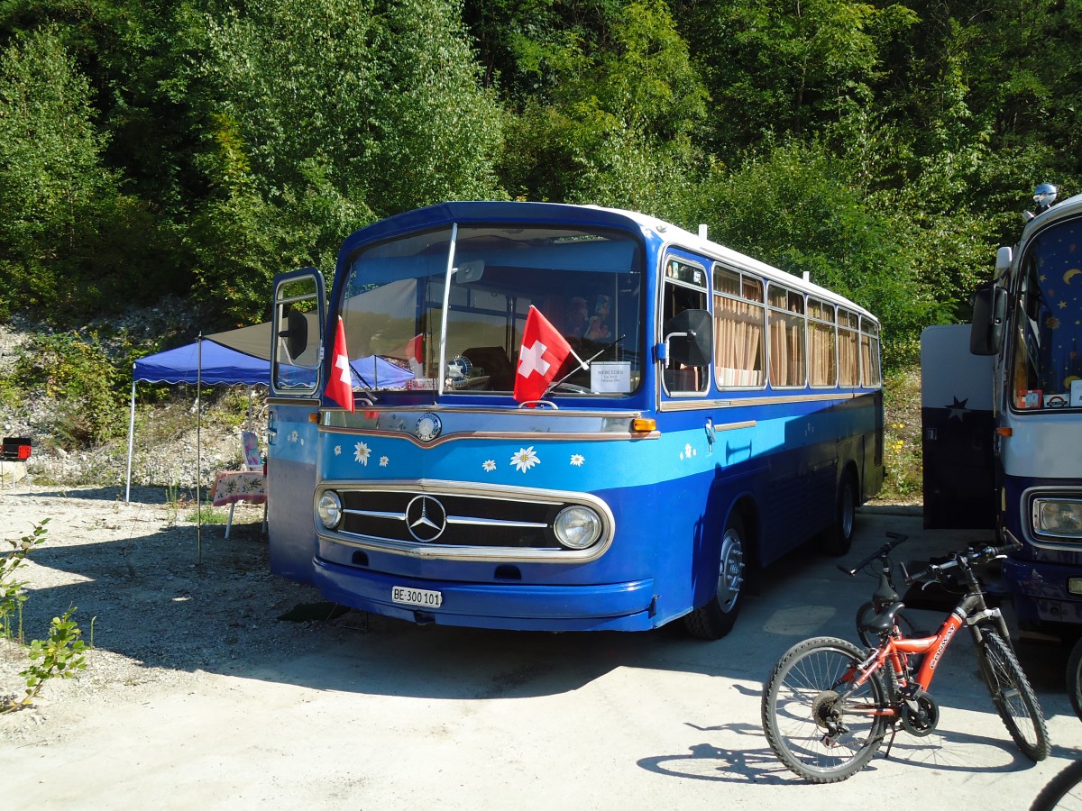 (128'974) - M�ller, Lenk - BE 300'101 - Mercedes am 22. August 2010 in Thayngen, Wohnbustreffen