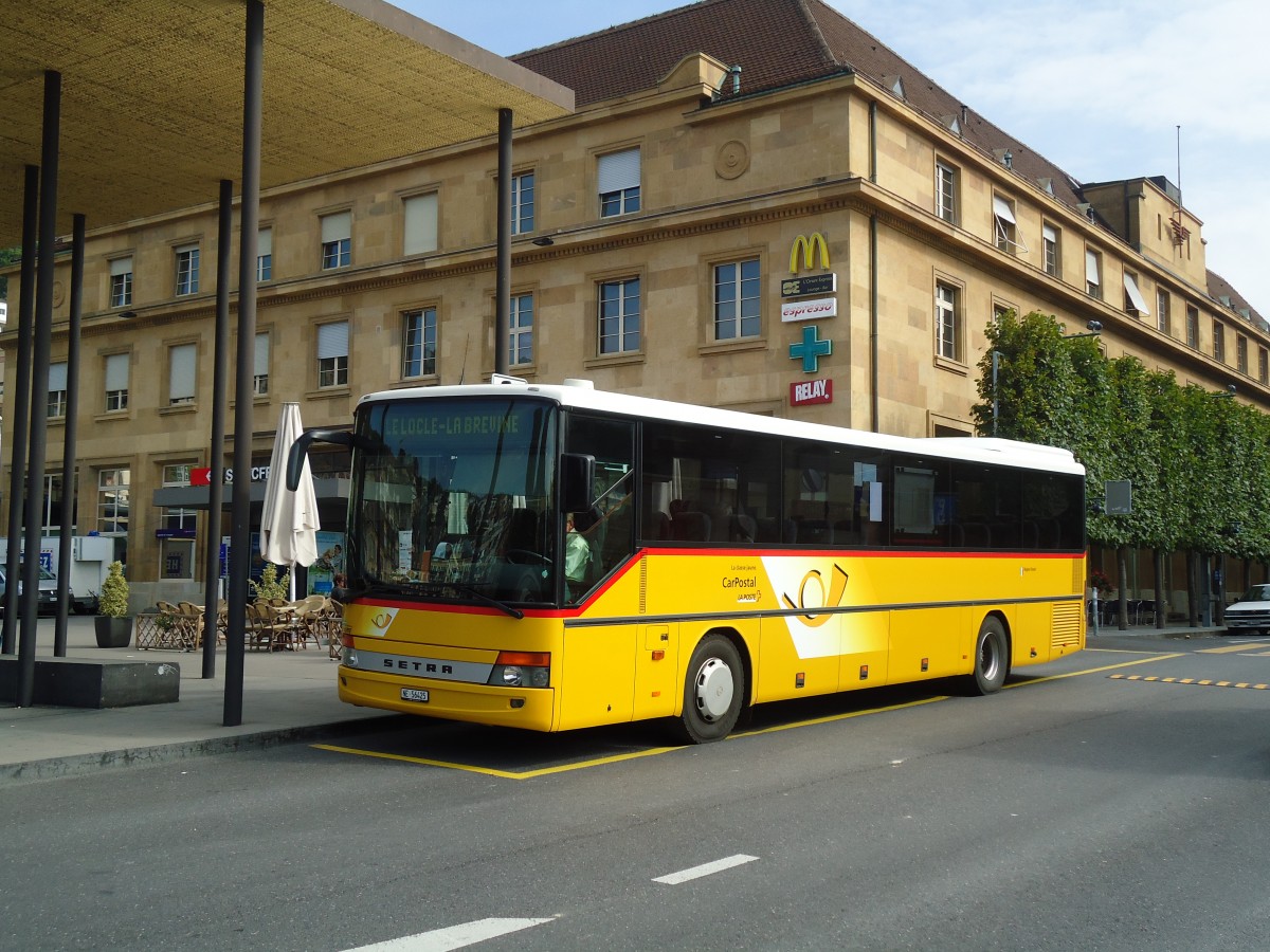 (129'523) - CarPostal Ouest - NE 56'425 - Setra (ex JU 29'866) am 6. September 2010 beim Bahnhof Neuch�tel