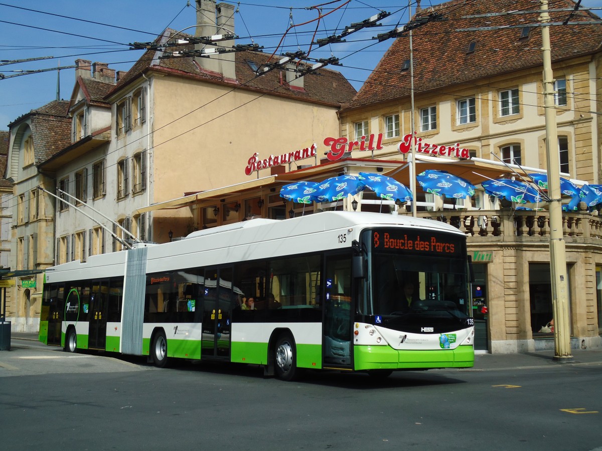 (129'536) - TN Neuch�tel - Nr. 135 - Hess/Hess Gelenktrolleybus am 6. September 2010 in Neuch�tel, Place Pury