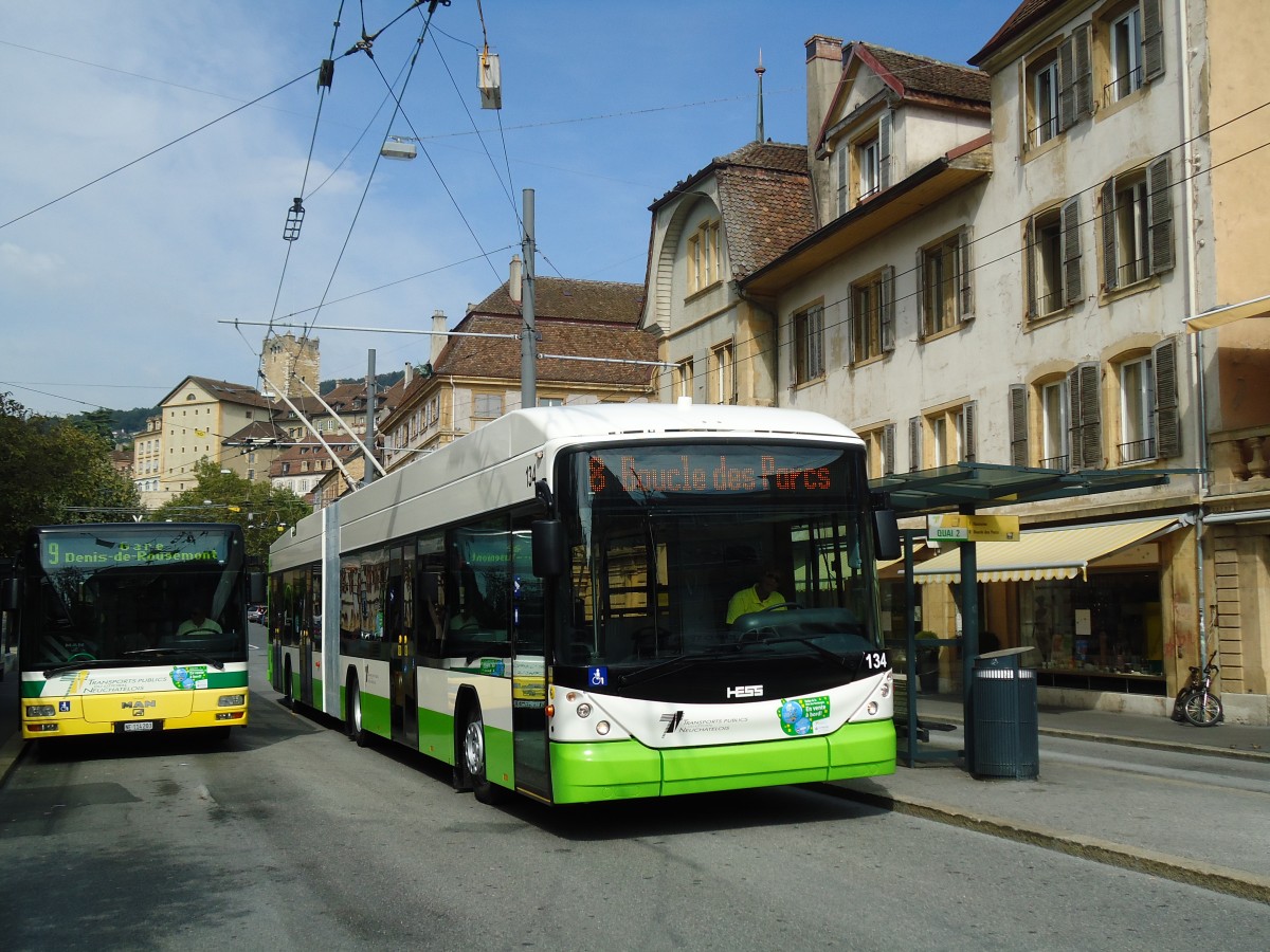 (129'539) - TN Neuch�tel - Nr. 134 - Hess/Hess Gelenktrolleybus am 6. September 2010 in Neuch�tel, Place Pury