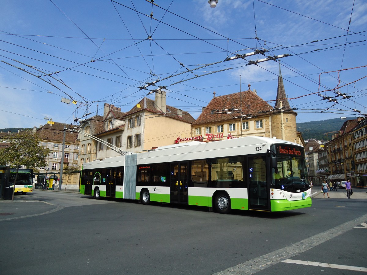 (129'540) - TN Neuch�tel - Nr. 134 - Hess/Hess Gelenktrolleybus am 6. September 2010 in Neuch�tel, Place Pury