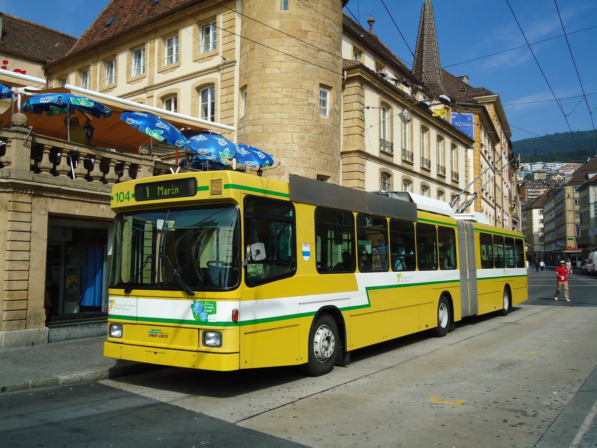 (129'546) - TN Neuch�tel - Nr. 104 - NAW/Hess Gelenktrolleybus am 6. September 2010 in Neuch�tel, Place Pury