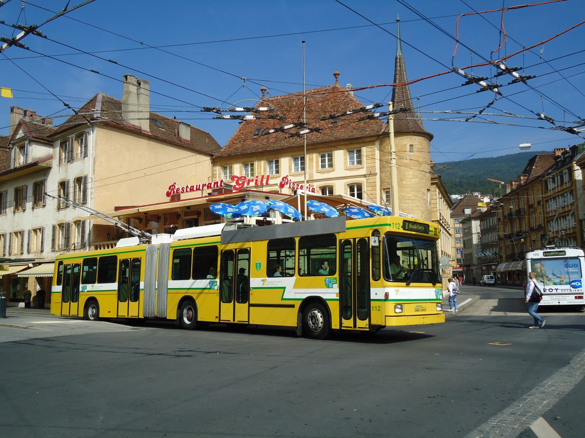 (129'549) - TN Neuch�tel - Nr. 112 - NAW/Hess Gelenktrolleybus am 6. September 2010 in Neuch�tel, Place Pury