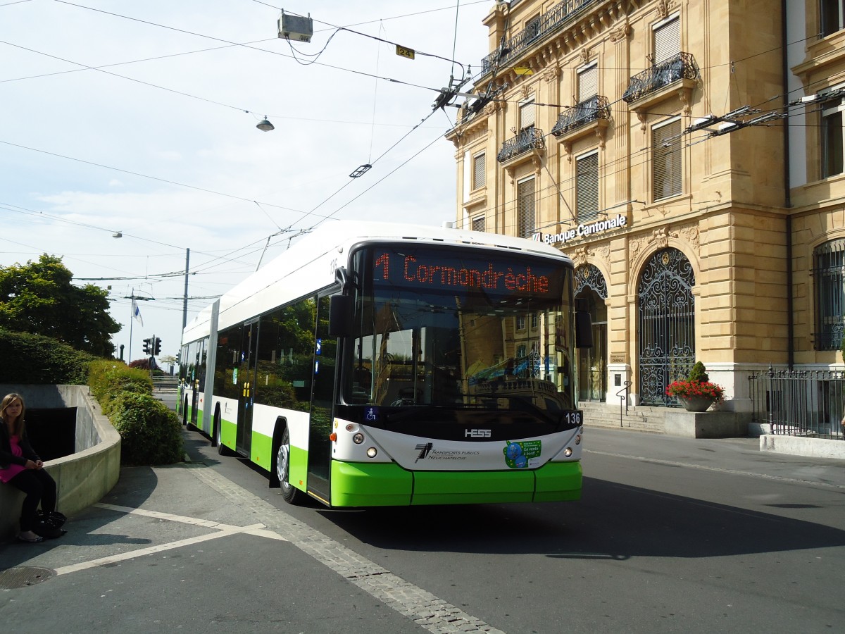(129'550) - TN Neuch�tel - Nr. 136 - Hess/Hess Gelenktrolleybus am 6. September 2010 in Neuch�tel, Place Pury