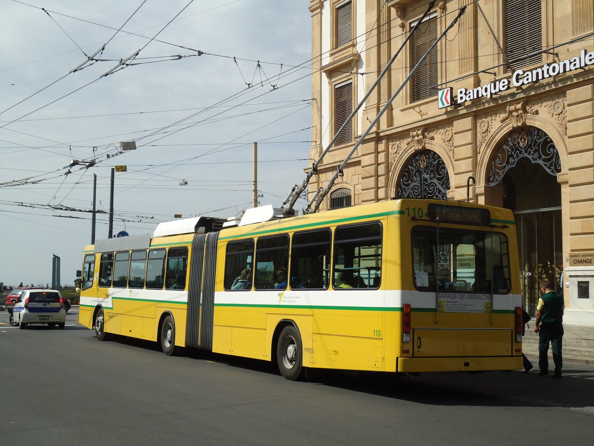 (129'554) - TN Neuch�tel - Nr. 110 - NAW/Hess Gelenktrolleybus am 6. September 2010 in Neuch�tel, Place Pury