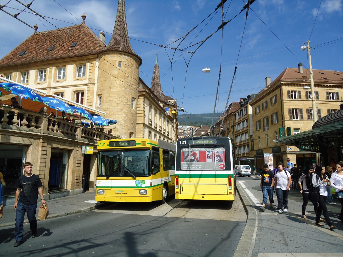 (129'573) - TN Neuch�tel - Nr. 101 + 121 - NAW/Hess Gelenktrolleybusse am 6. September 2010 in Neuch�tel, Place Pury
