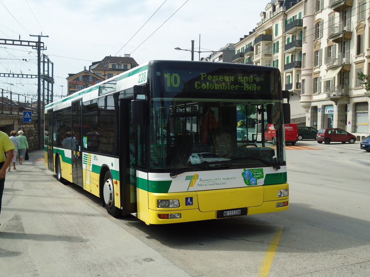 (129'581) - TN Neuch�tel - Nr. 228/NE 111'228 - MAN am 6. September 2010 beim Bahnhof Neuch�tel