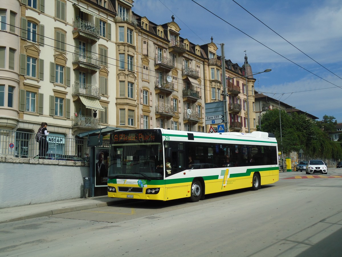 (129'584) - TN Neuch�tel - Nr. 219/NE 93'219 - Volvo am 6. September 2010 beim Bahnhof Neuch�tel