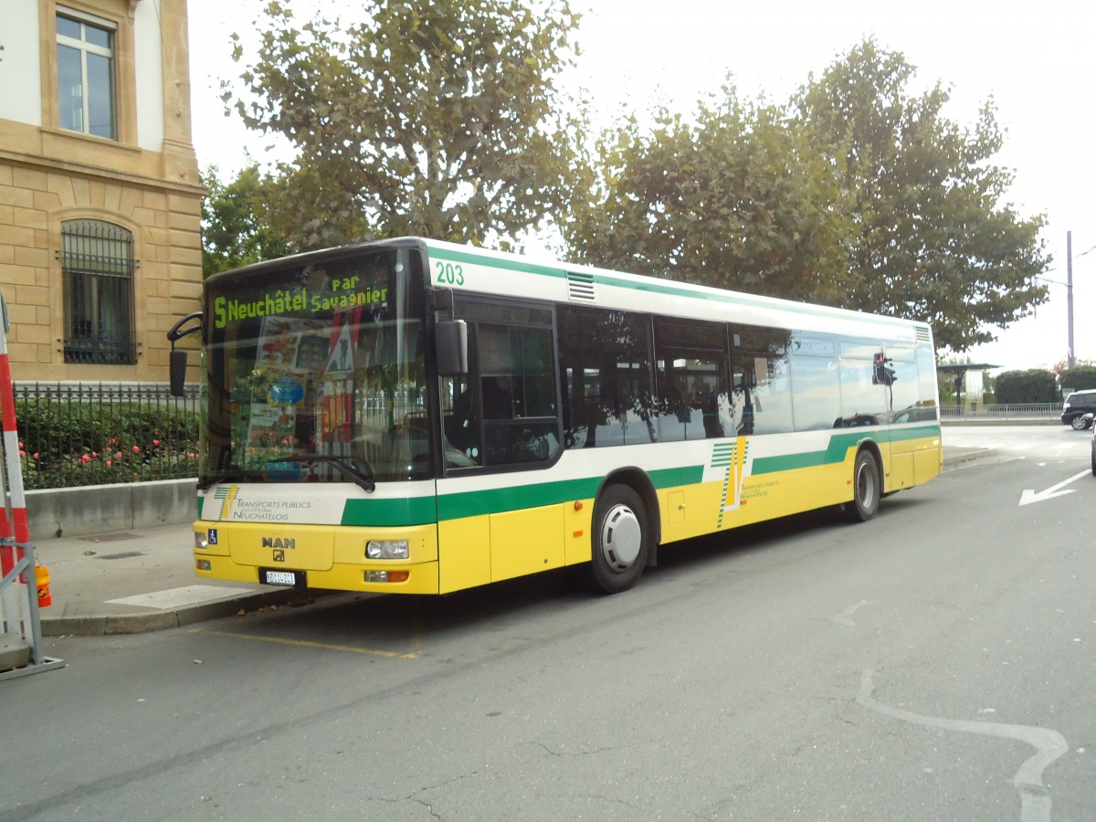 (130'205) - TN Neuch�tel - Nr. 203/NE 114'203 - MAN am 4. Oktober 2010 in Neuch�tel, Place Pury