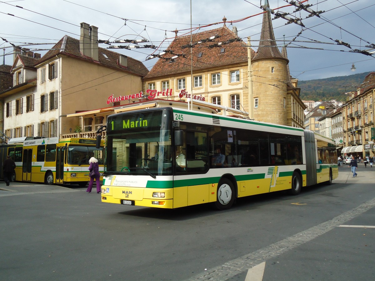 (130'231) - TN Neuch�tel - Nr. 245/NE 114'245 - MAN am 4. Oktober 2010 in Neuch�tel, Place Pury