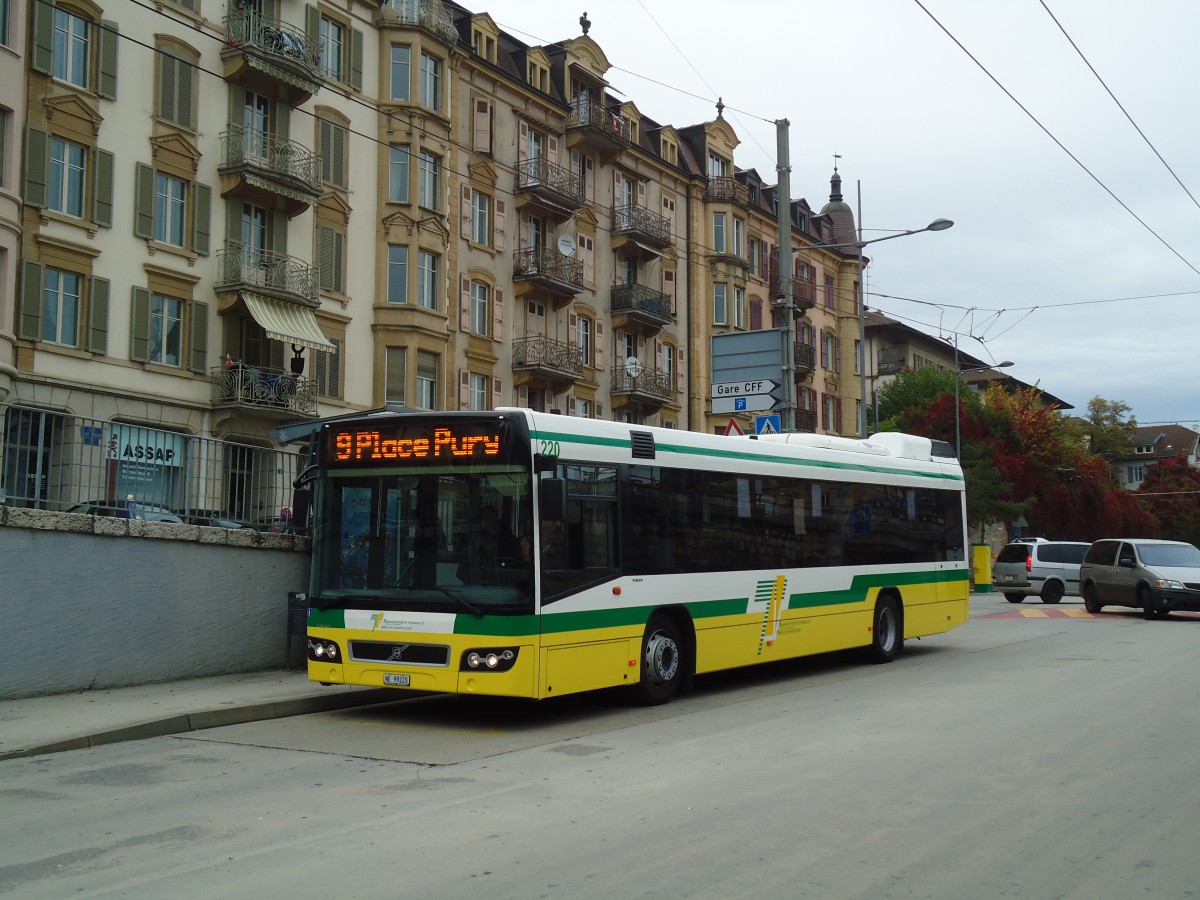 (130'265) - TN Neuch�tel - Nr. 220/NE 99'220 - Volvo am 4. Oktober 2010 beim Bahnhof Neuch�tel