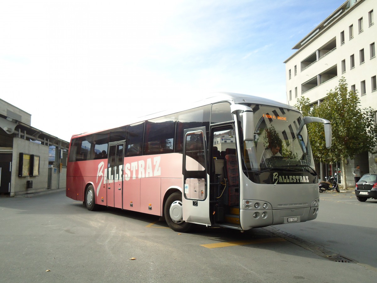 (130'861) - Ballestraz, Gr�ne - VS 76'023 - Temsa am 1. November 2010 beim Bahnhof Sierre