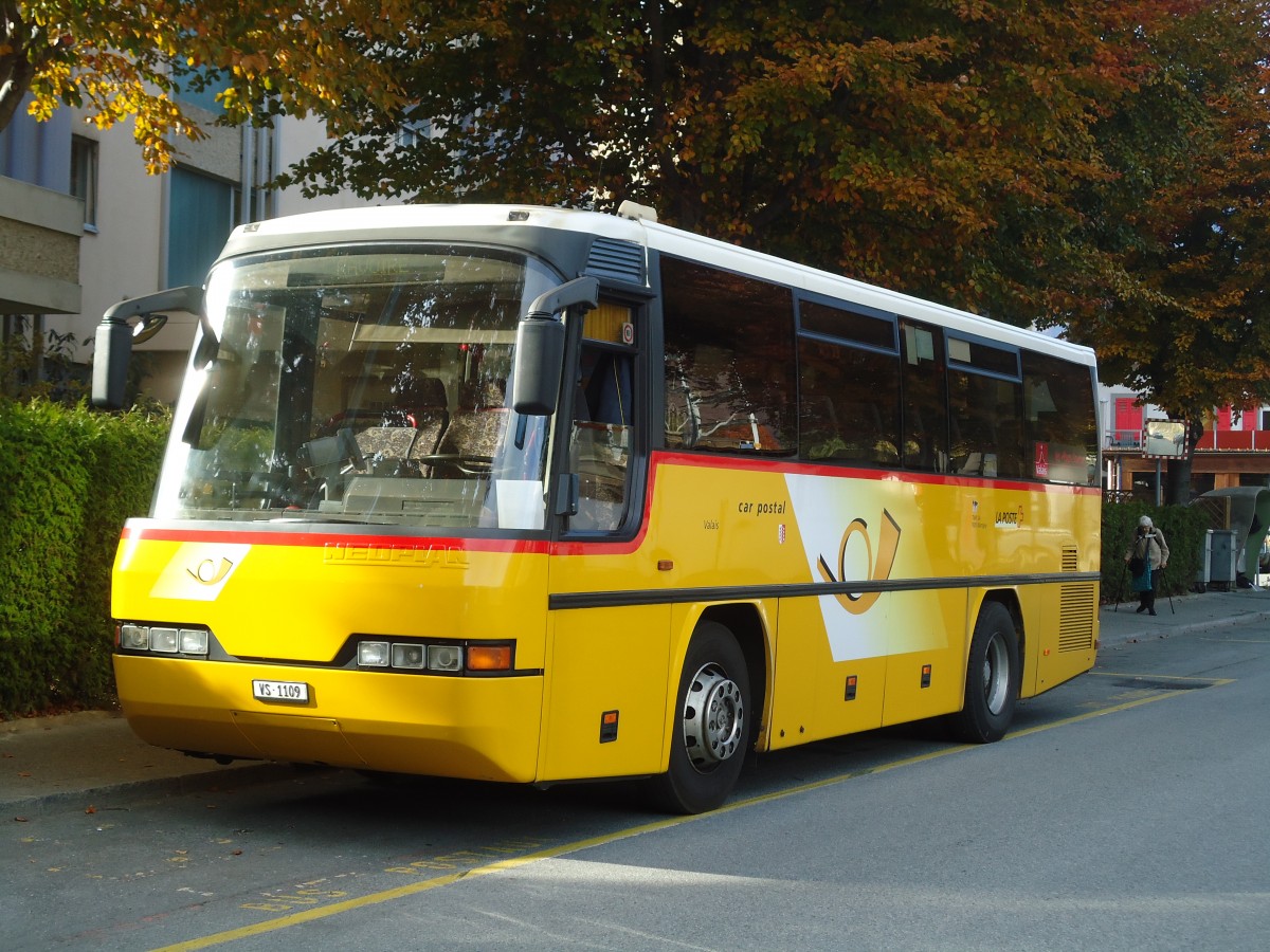 (130'877) - TMR Martigny - VS 1109 - Neoplan (ex Perrodin-M�tral, Le Ch�ble) am 1. November 2010 beim Bahnhof Martigny