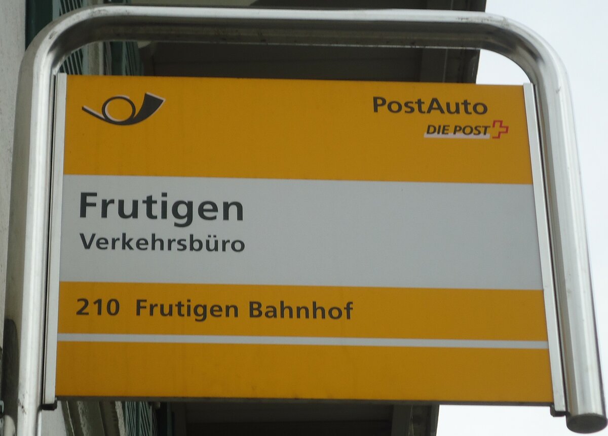 (130'997) - PostAuto-Haltestellenschild - Frutigen, Verkehrsb�ro - am 15. November 2010
