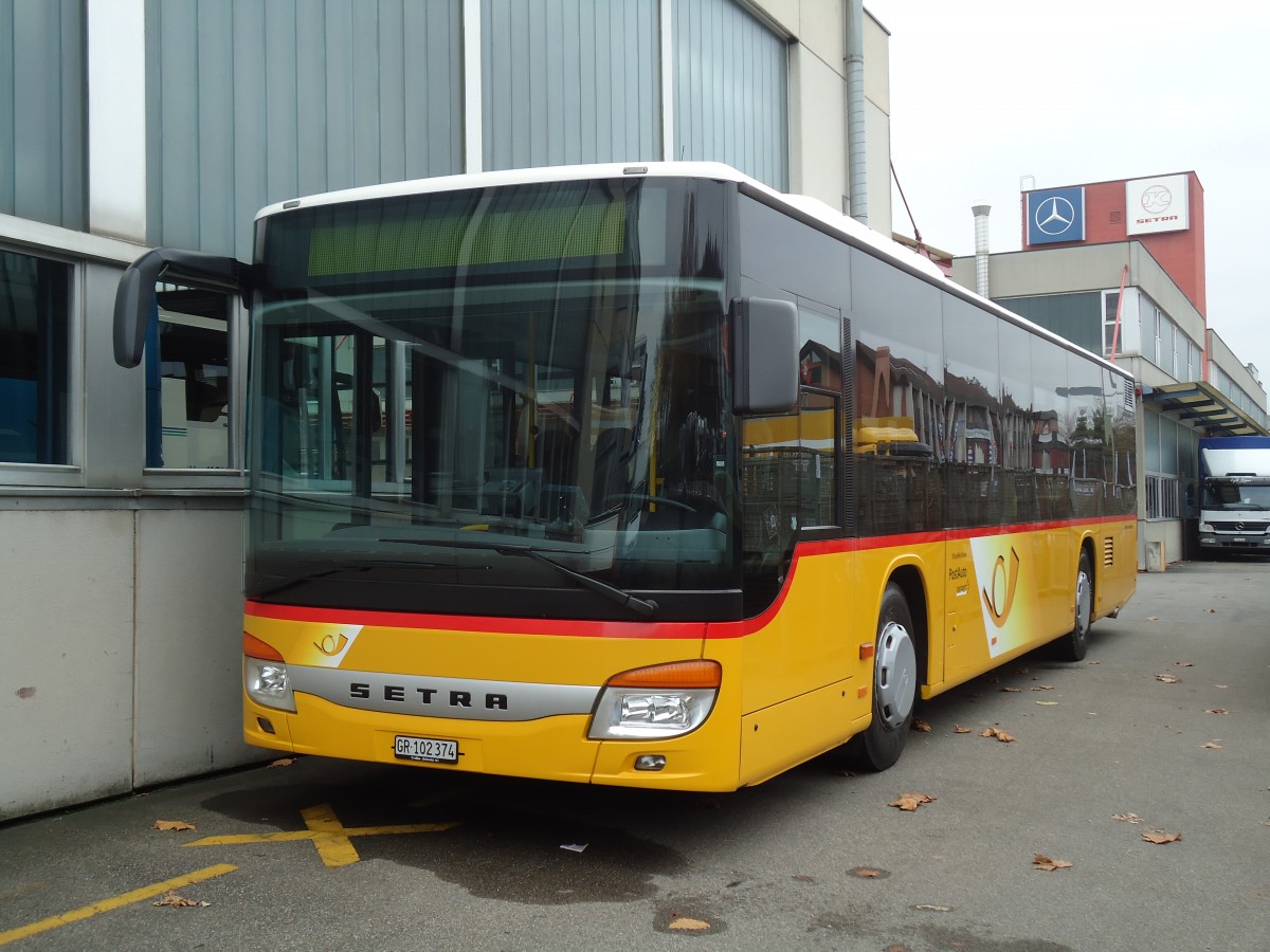 (131'033) - PostAuto Graub�nden - GR 102'374 - Setra am 17. November 2010 in Kloten, EvoBus