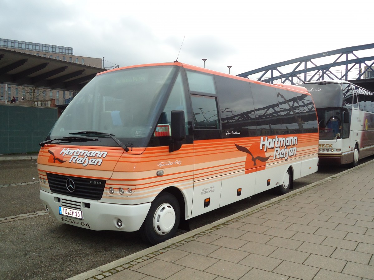 (131'570) - Hartmann, Rottenburg - T�-EH 16 - Mercedes/Auw�rter am 11. Dezember 2010 beim Bahnhof Freiburg