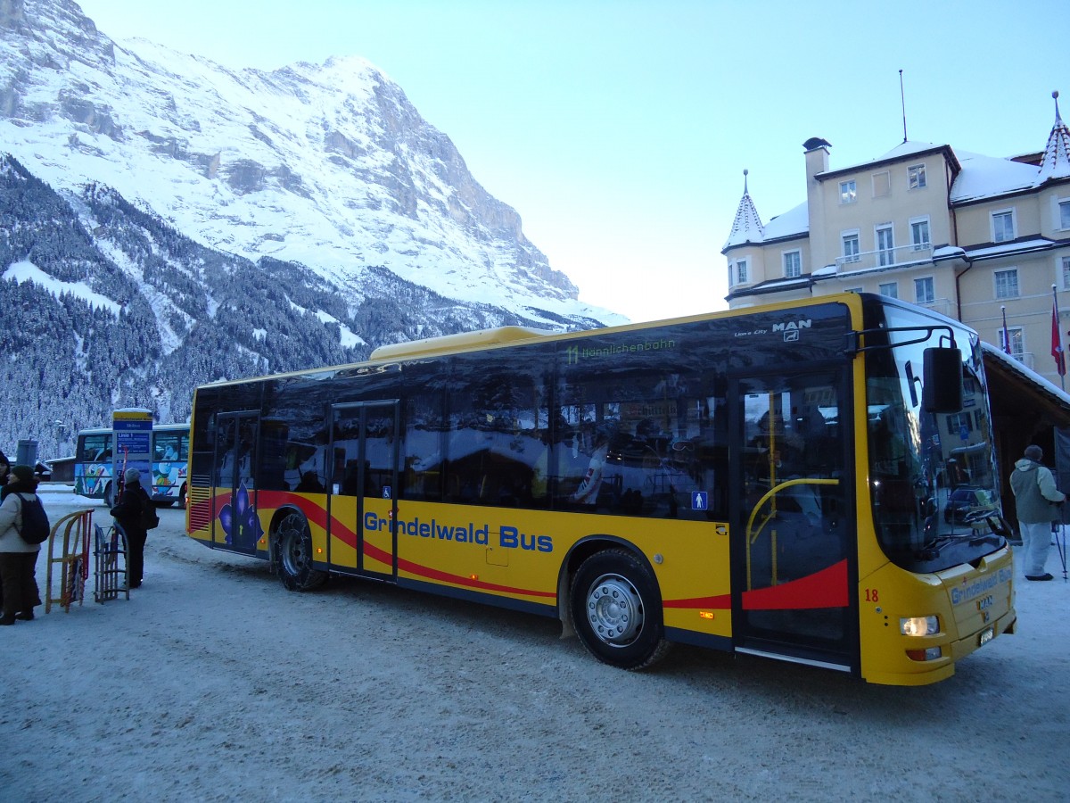 (131'863) - AVG Grindelwald - Nr. 18/BE 382'871 - MAN/G�ppel am 31. Dezember 2010 beim Bahnhof Grindelwald