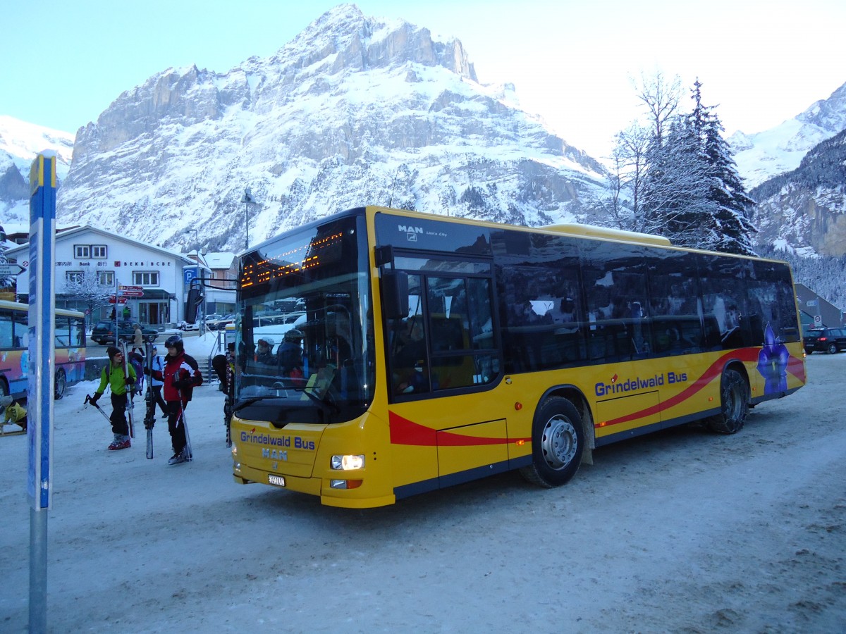 (131'865) - AVG Grindelwald - Nr. 13/BE 407'170 - MAN/G�ppel am 31. Dezember 2010 beim Bahnhof Grindelwald