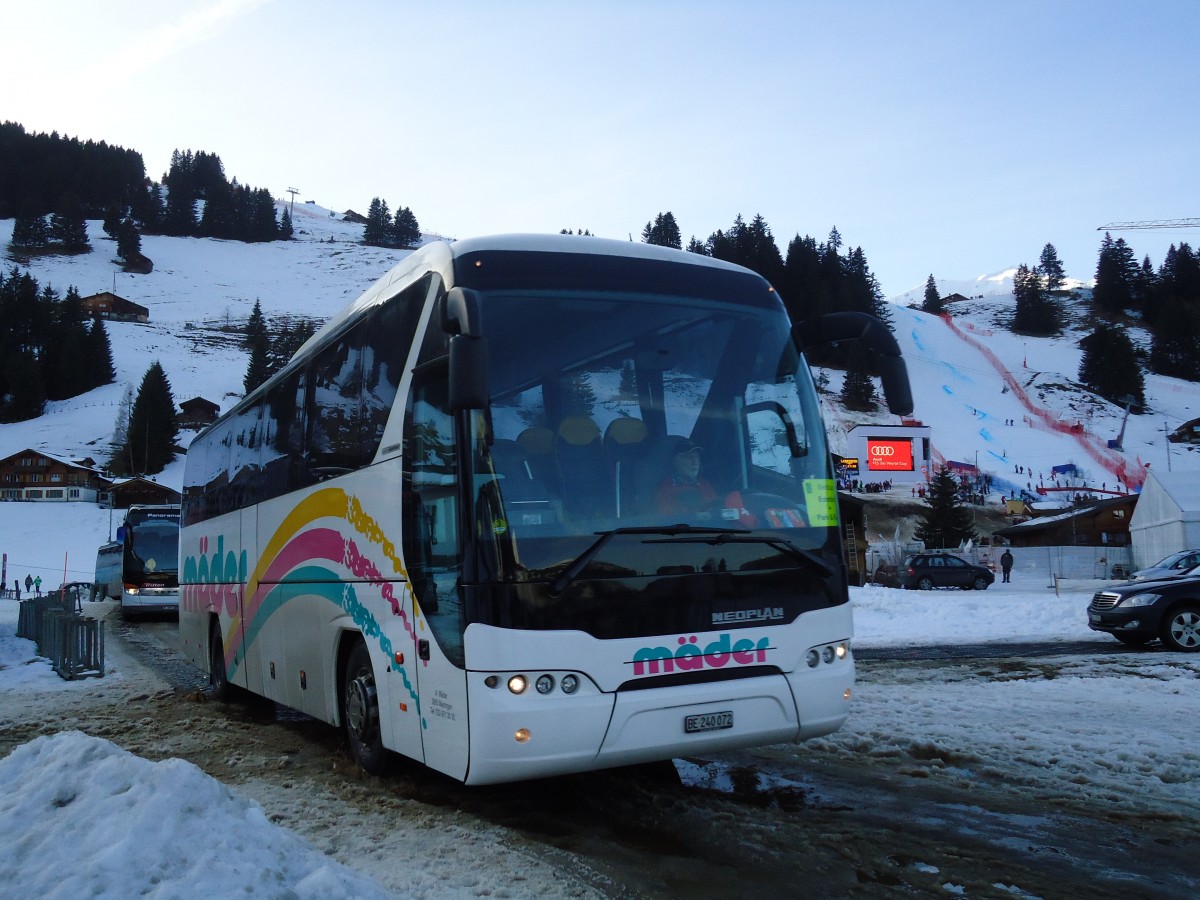 (132'196) - M�der, Meiringen - BE 240'072 - Neoplan am 8. Januar 2011 in Adelboden, Weltcup