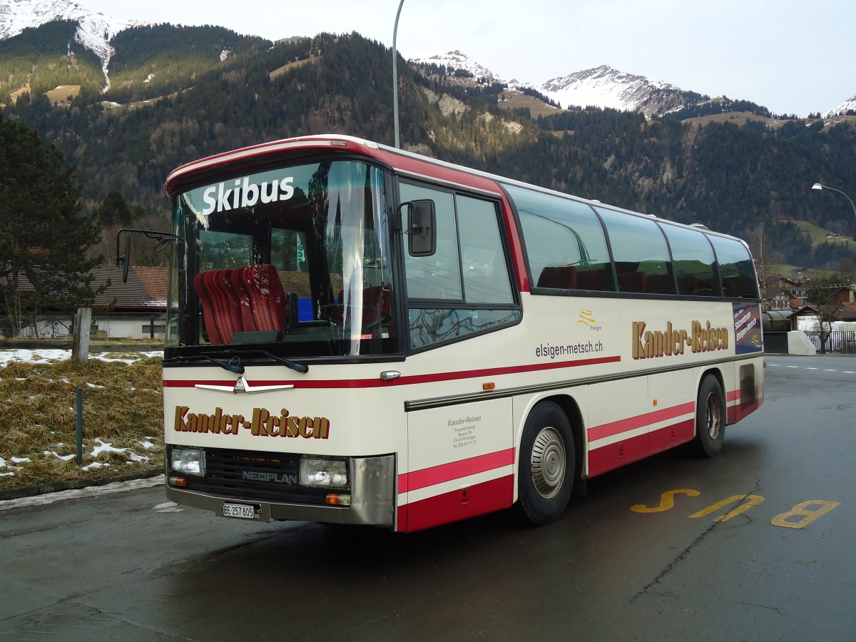 (132'222) - Kander-Reisen, Frutigen - Nr. 1/BE 257'805 - Neoplan (ex M�ller, Heiden) am 9. Januar 2011 beim Bahnhof Frutigen