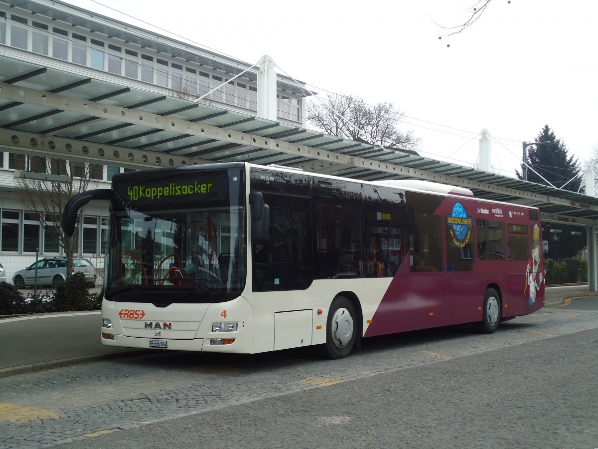(132'427) - RBS Worblaufen - Nr. 4/BE 666'004 - MAN am 24. Januar 2011 beim Bahnhof Papierm�hle