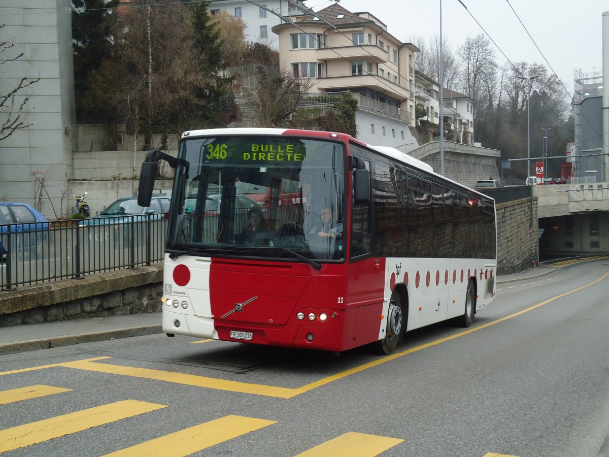 (132'701) - TPF Fribourg - Nr. 11/FR 300'216 - Volvo am 7. M�rz 2011 in Fribourg, Avenue Beauregard