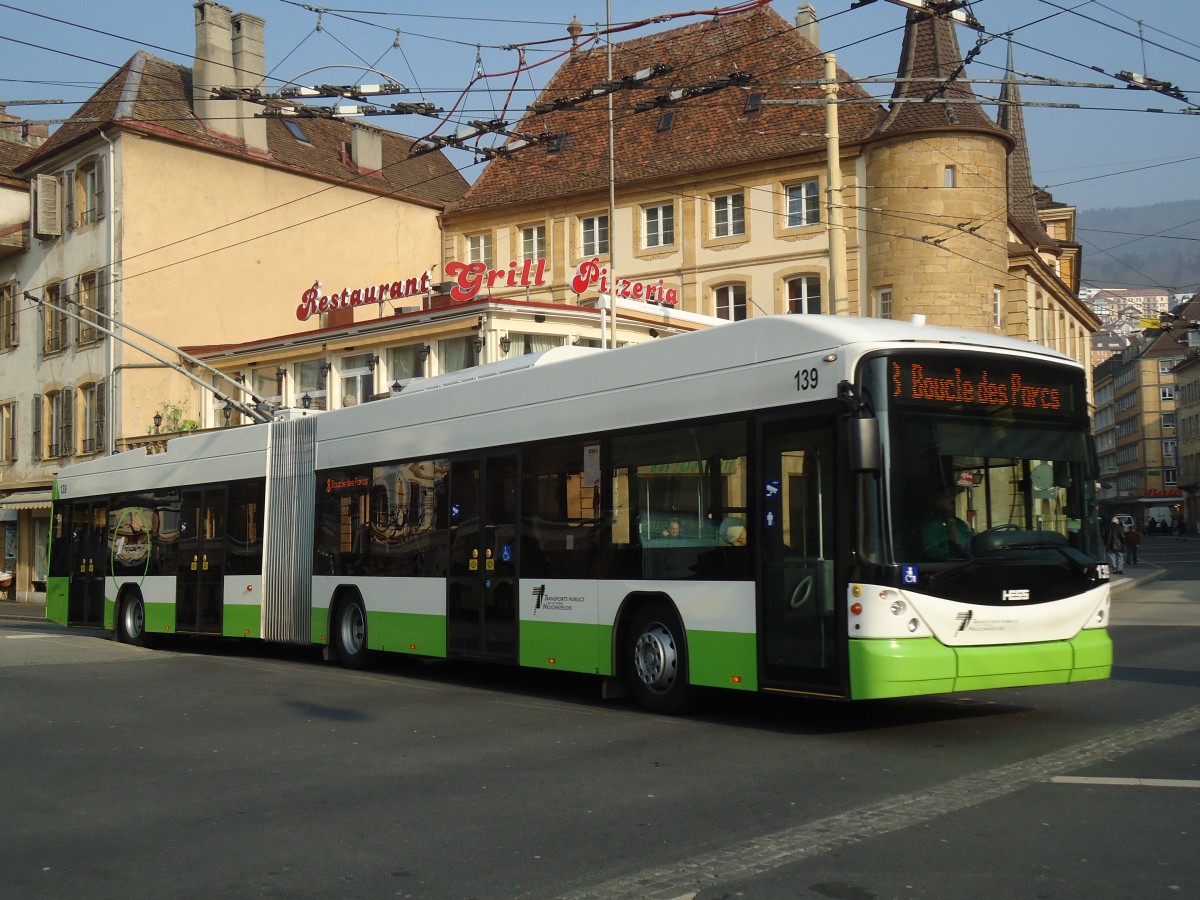 (132'738) - TN Neuch�tel - Nr. 139 - Hess/Hess Gelenktrolleybus am 8. M�rz 2011 in Neuch�tel, Place Pury