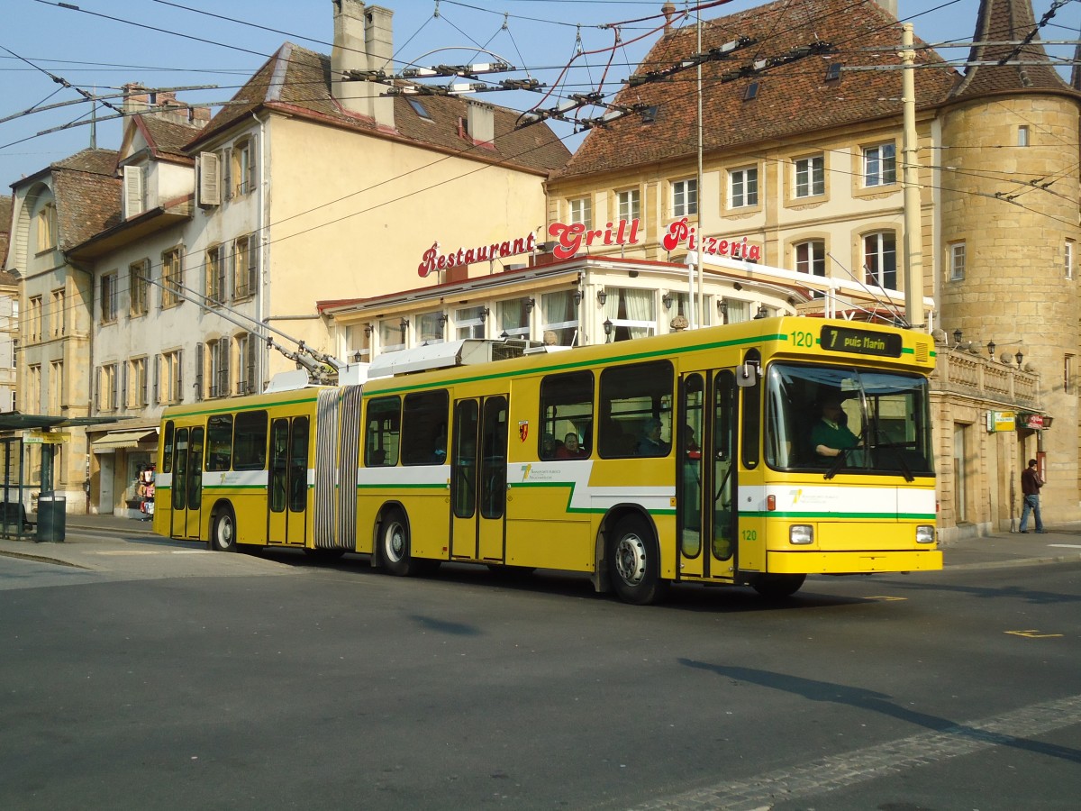 (132'739) - TN Neuch�tel - Nr. 120 - NAW/Hess Gelenktrolleybus am 8. M�rz 2011 in Neuch�tel, Place Pury
