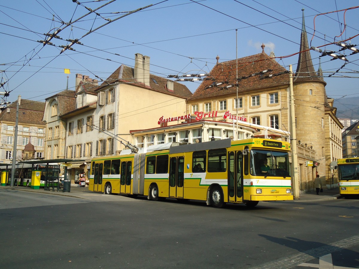 (132'749) - TN Neuch�tel - Nr. 101 - NAW/Hess Gelenktrolleybus am 8. M�rz 2011 in Neuch�tel, Place Pury