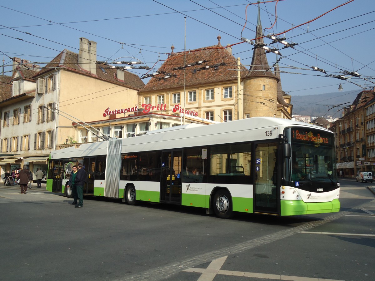 (132'756) - TN Neuch�tel - Nr. 139 - Hess/Hess Gelenktrolleybus am 8. M�rz 2011 in Neuch�tel, Place Pury